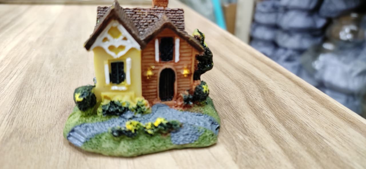 Big hut miniature