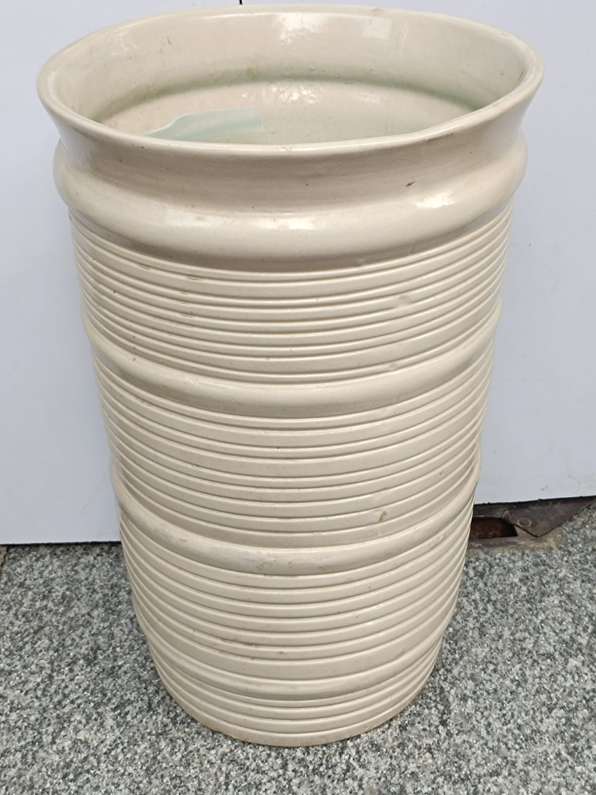 Cylinder Shape Ceramic Pot