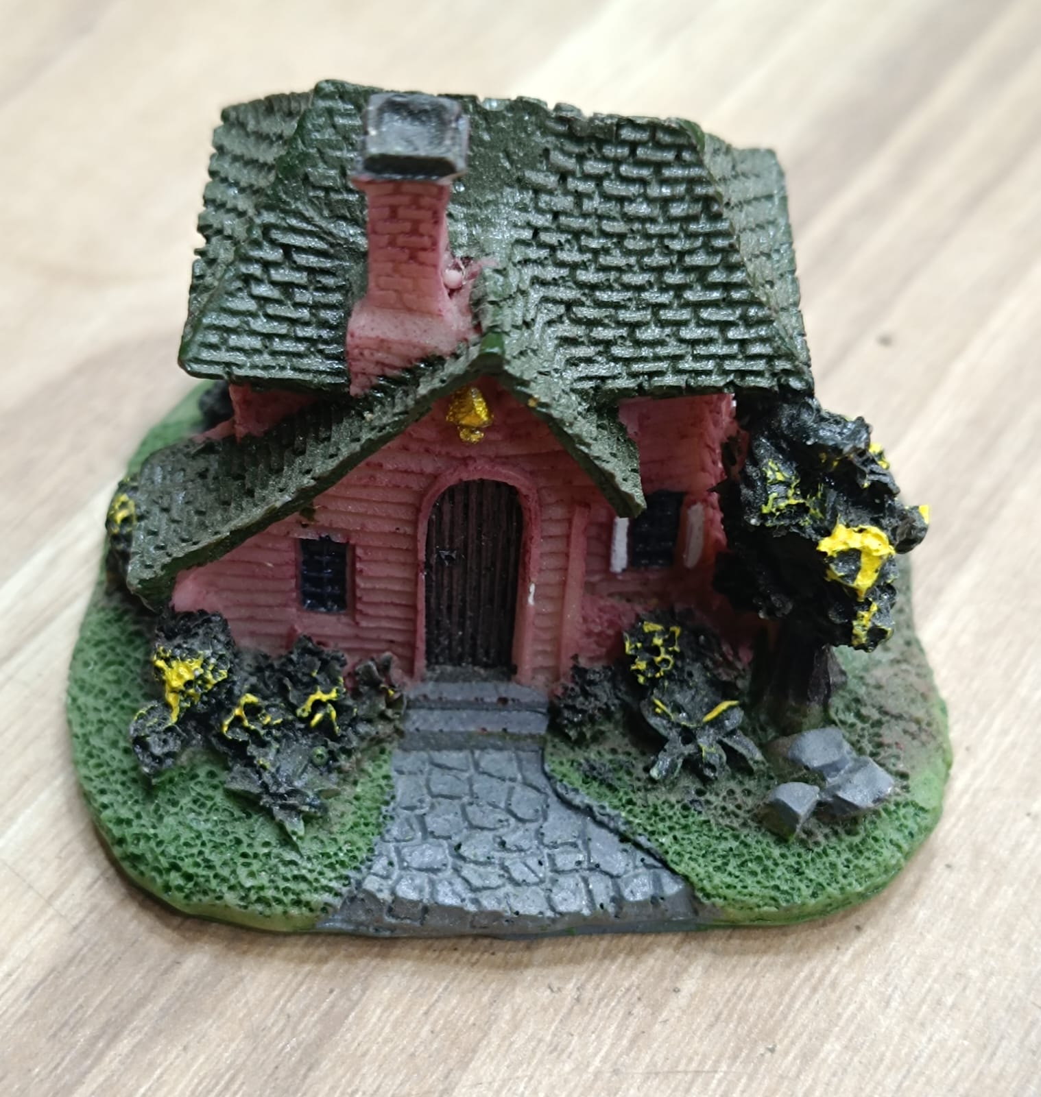 Big hut miniature