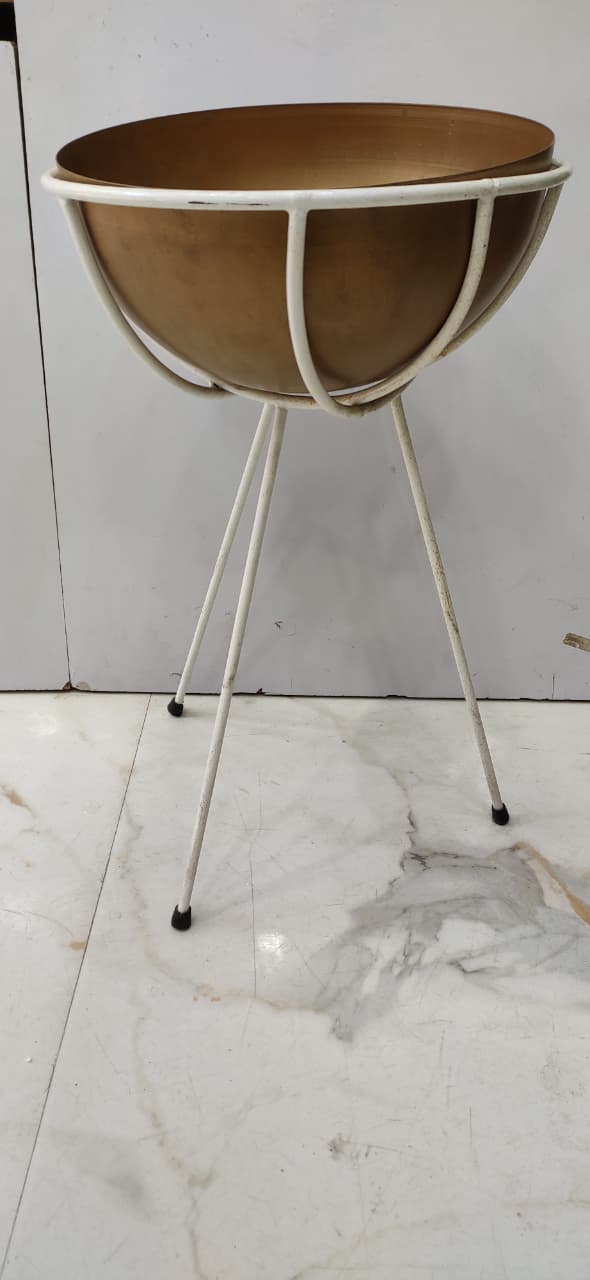 Round Shape Standing Metal Pot