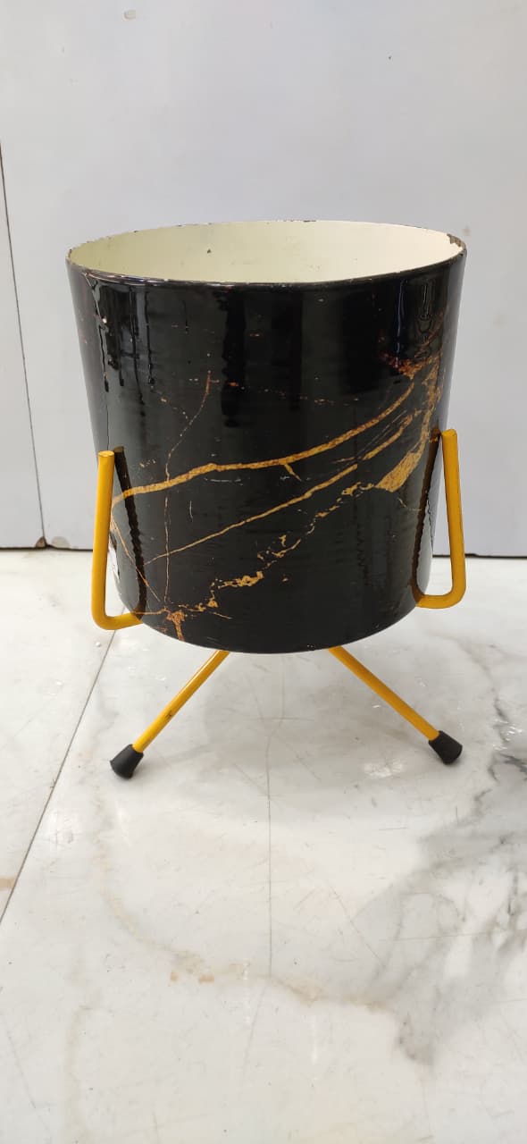 Metal Pot With Stand